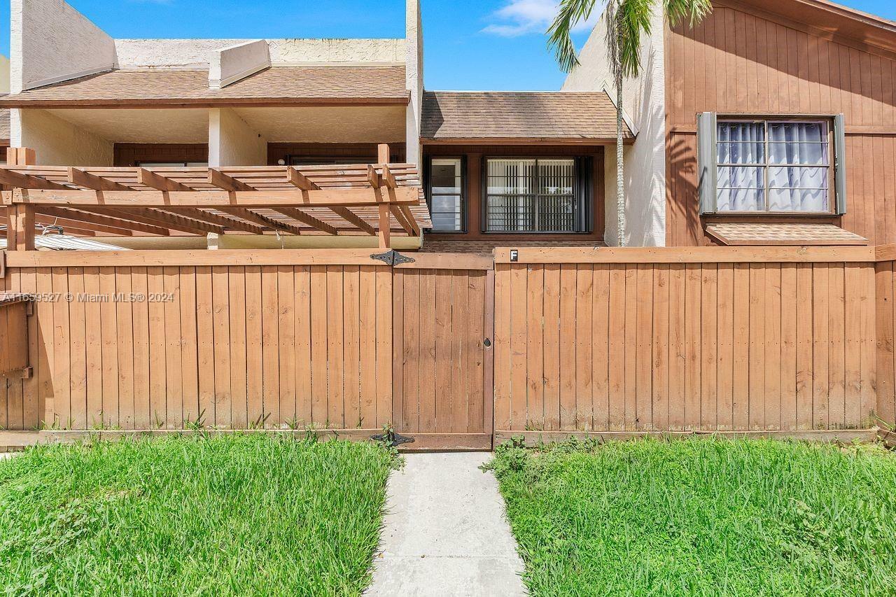 Property Photo:  11500 SW 64th St F  FL 33173 