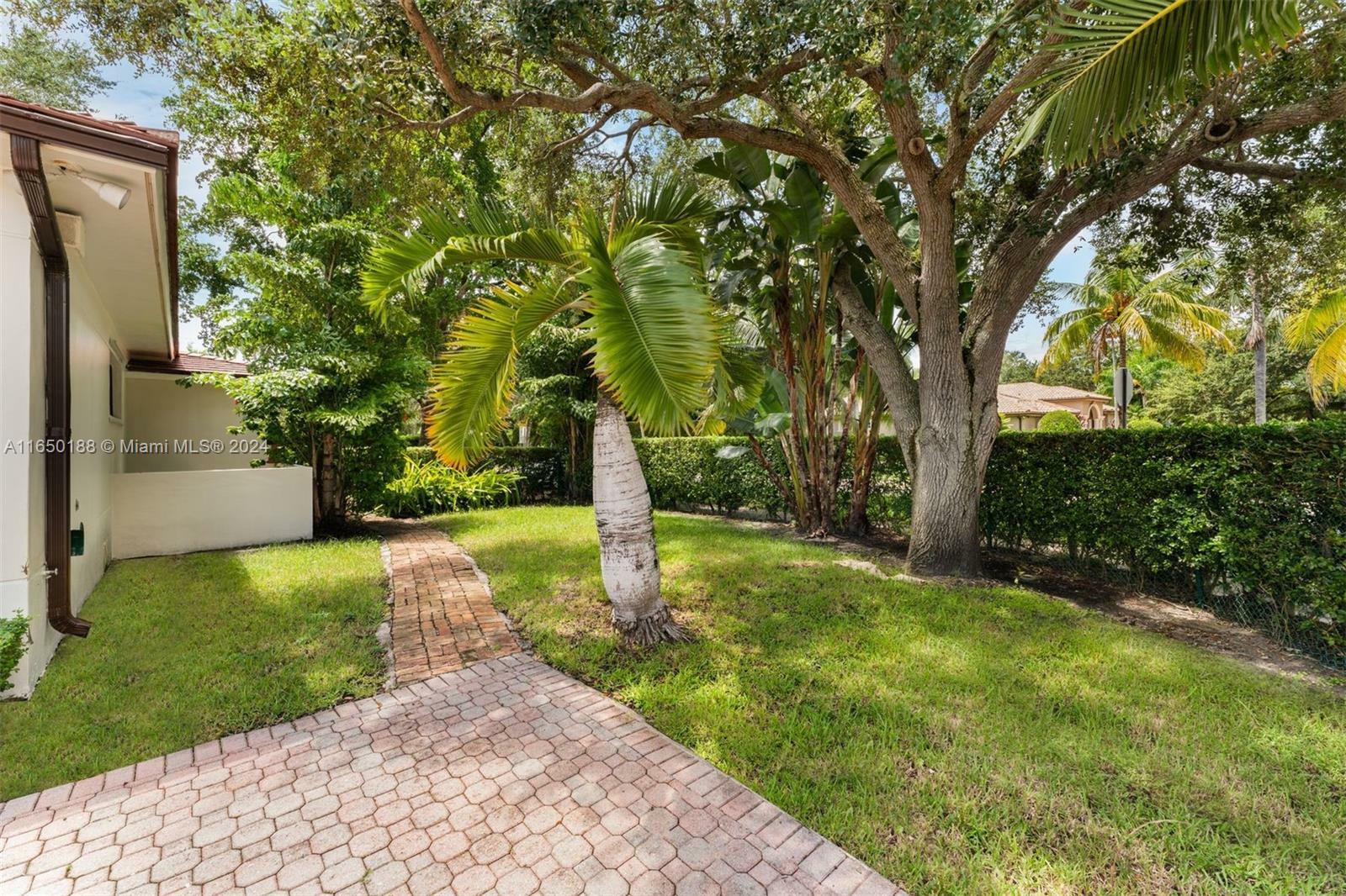 Property Photo:  1170 S Alhambra Cir  FL 33146 