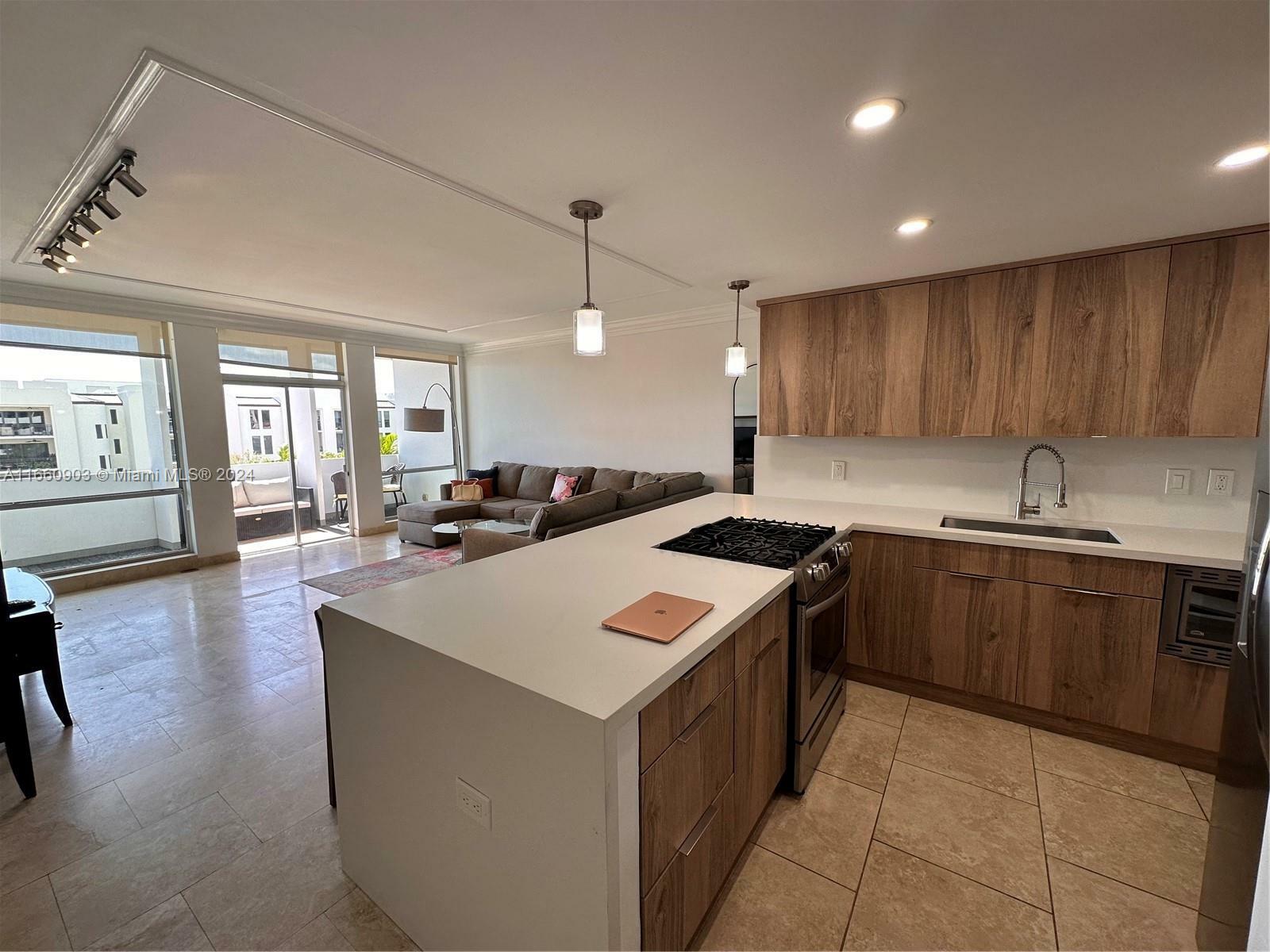 Property Photo:  700 Biltmore Way 506  FL 33134 