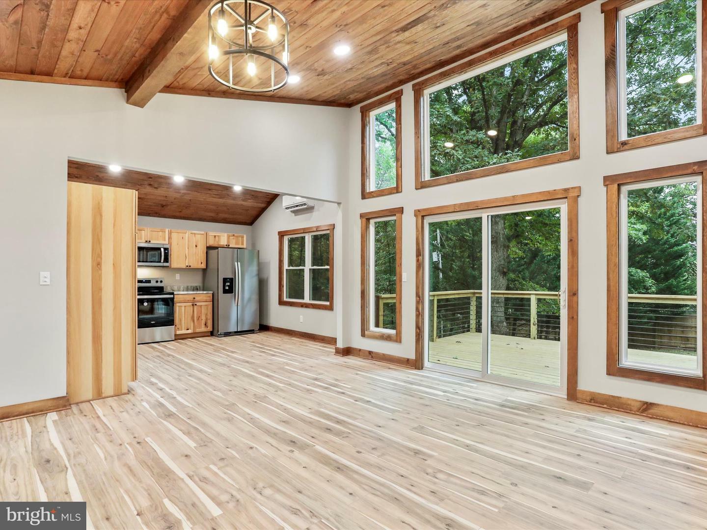 Property Photo: 348 Sleepyview Lane WV 25411