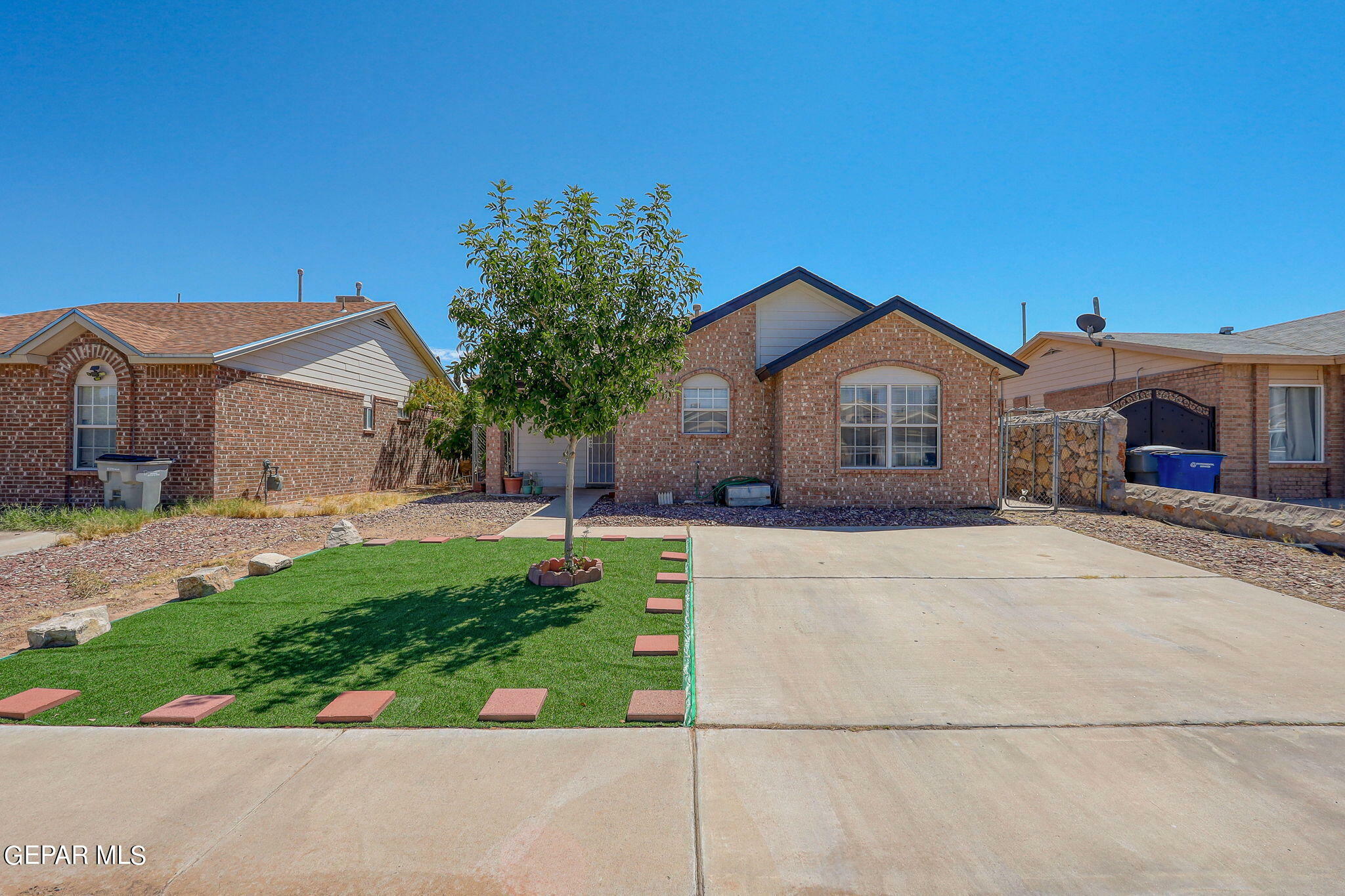 2252 Tierra Alegre Way  El Paso TX 79938 photo