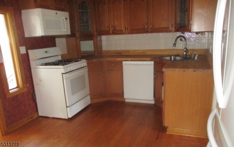 Property Photo:  81 Walnut Ave  NJ 08873 