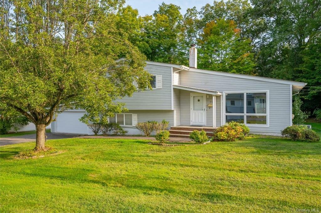 Property Photo:  77 Foxwood Road  NY 10994 