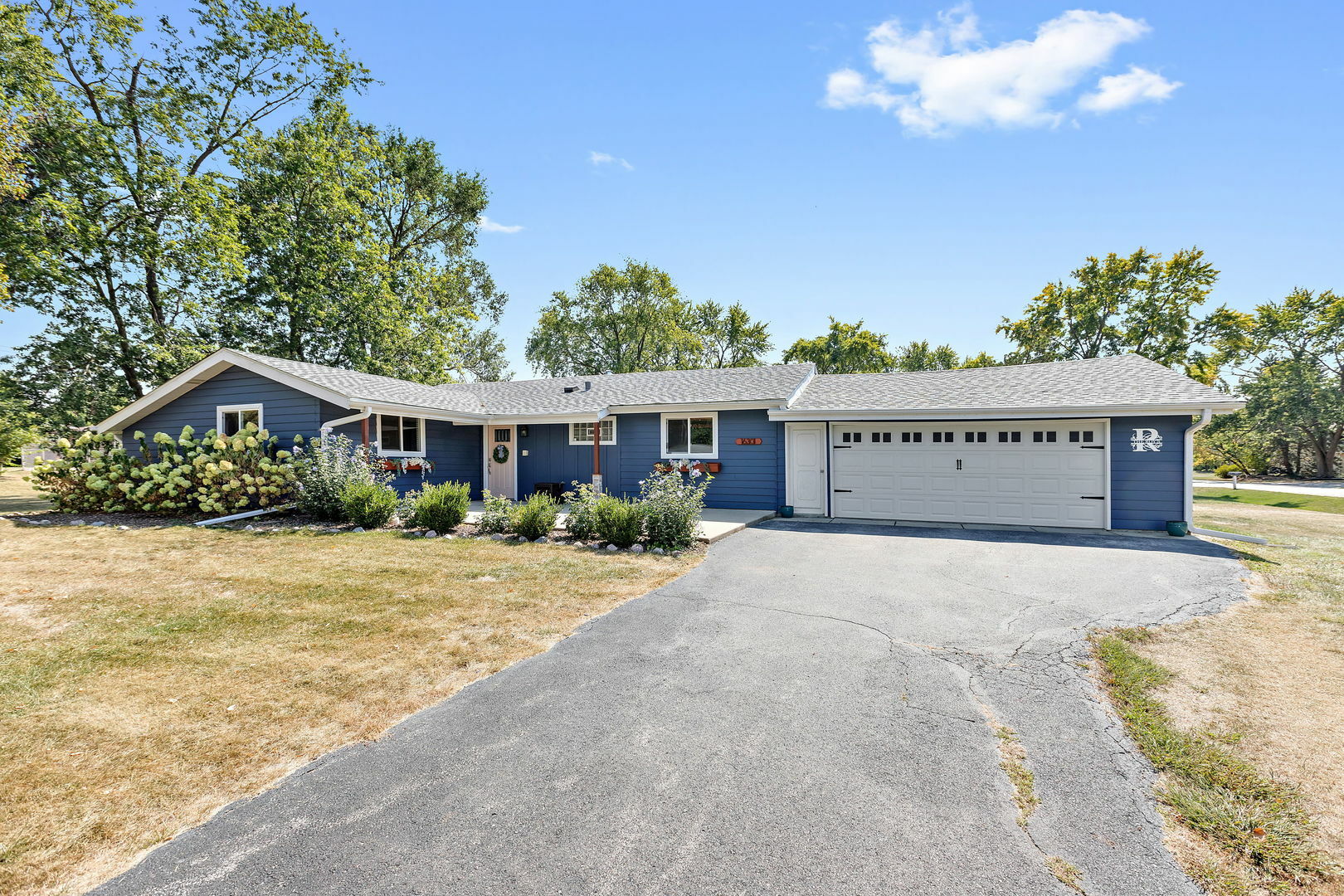 Property Photo:  16301 Sherwood Drive  IL 60462 