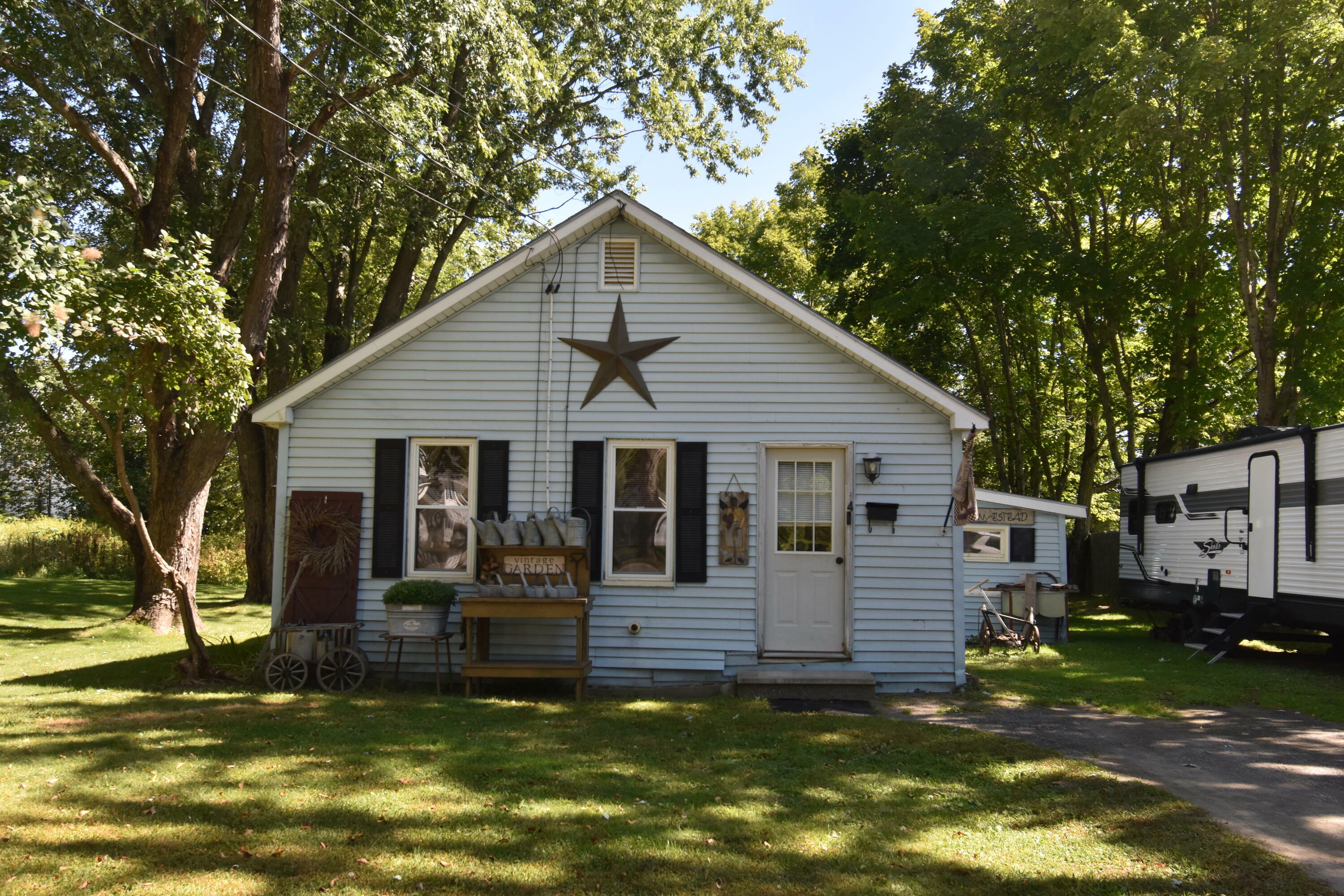 Property Photo:  4 Pleasant Street  ME 04953 