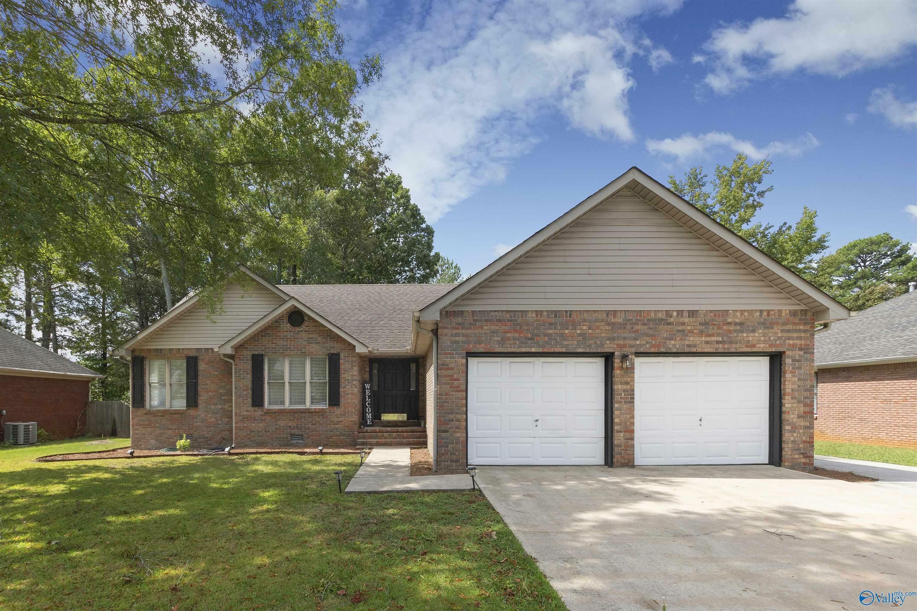 Property Photo:  1903 Cumberland Avenue SW  AL 35603 