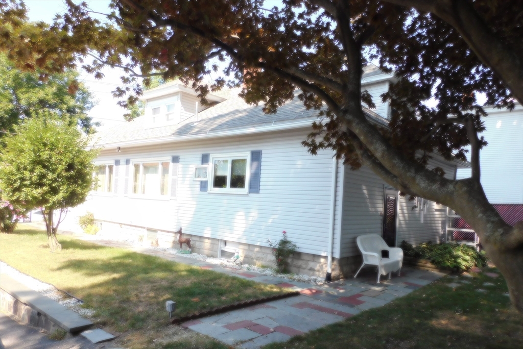 Property Photo:  4 Sunny Ave  MA 01844 