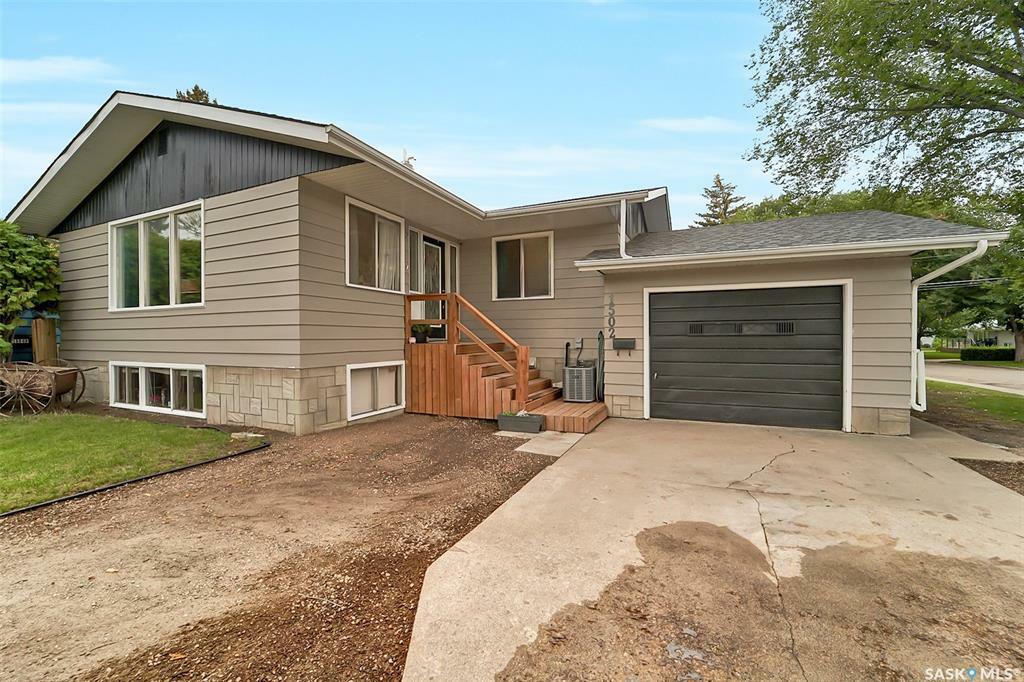 1502 Park Avenue  Saskatoon SK S7H 2P1 photo