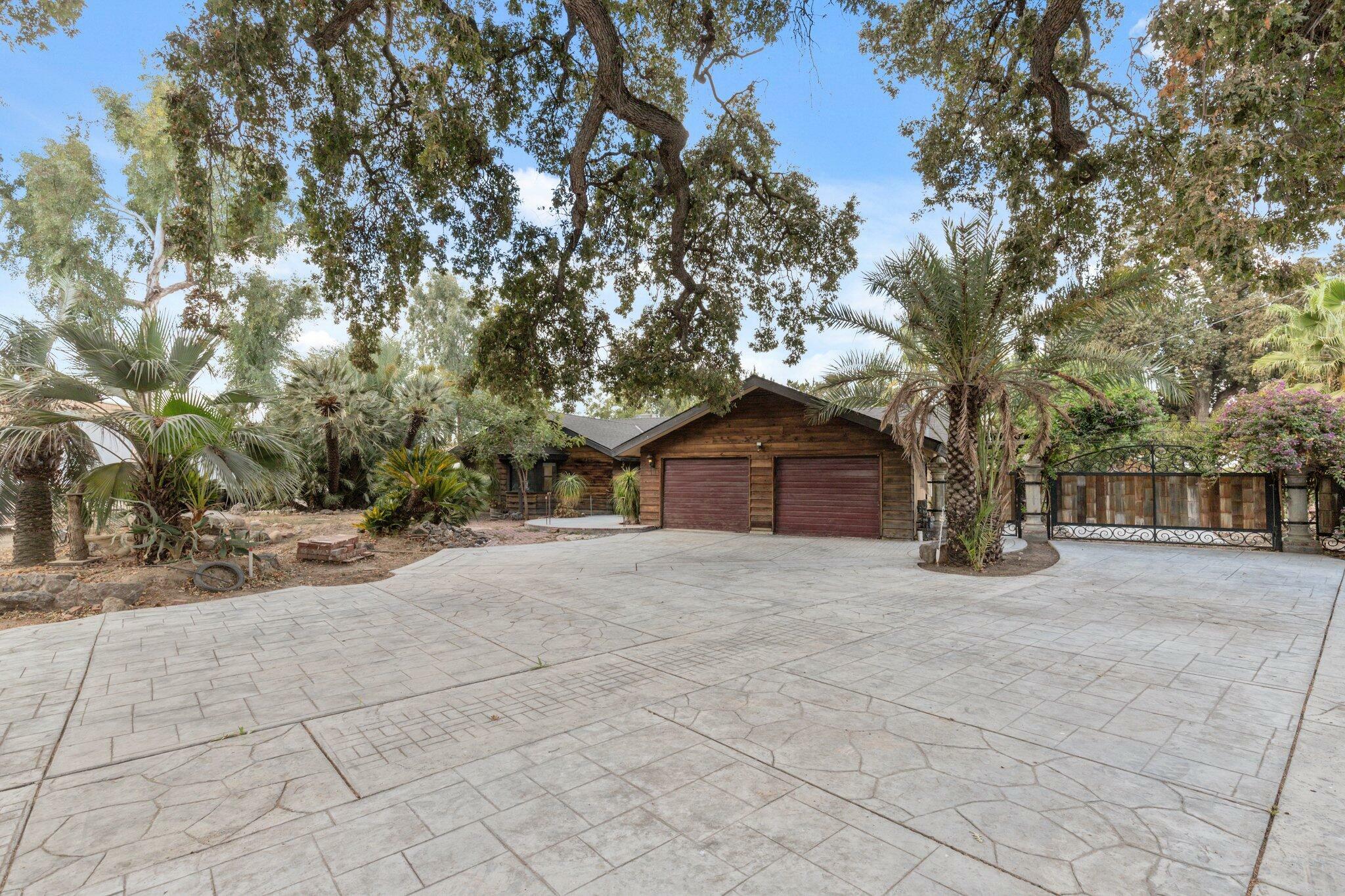 Property Photo:  31889 Rd 160  CA 93292 