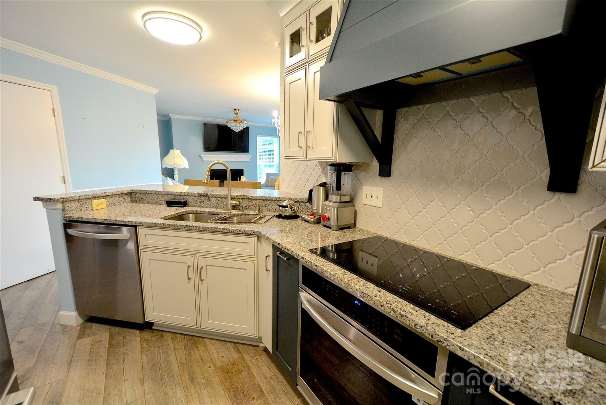 Property Photo: 18867 Vineyard Point Lane NC 28031