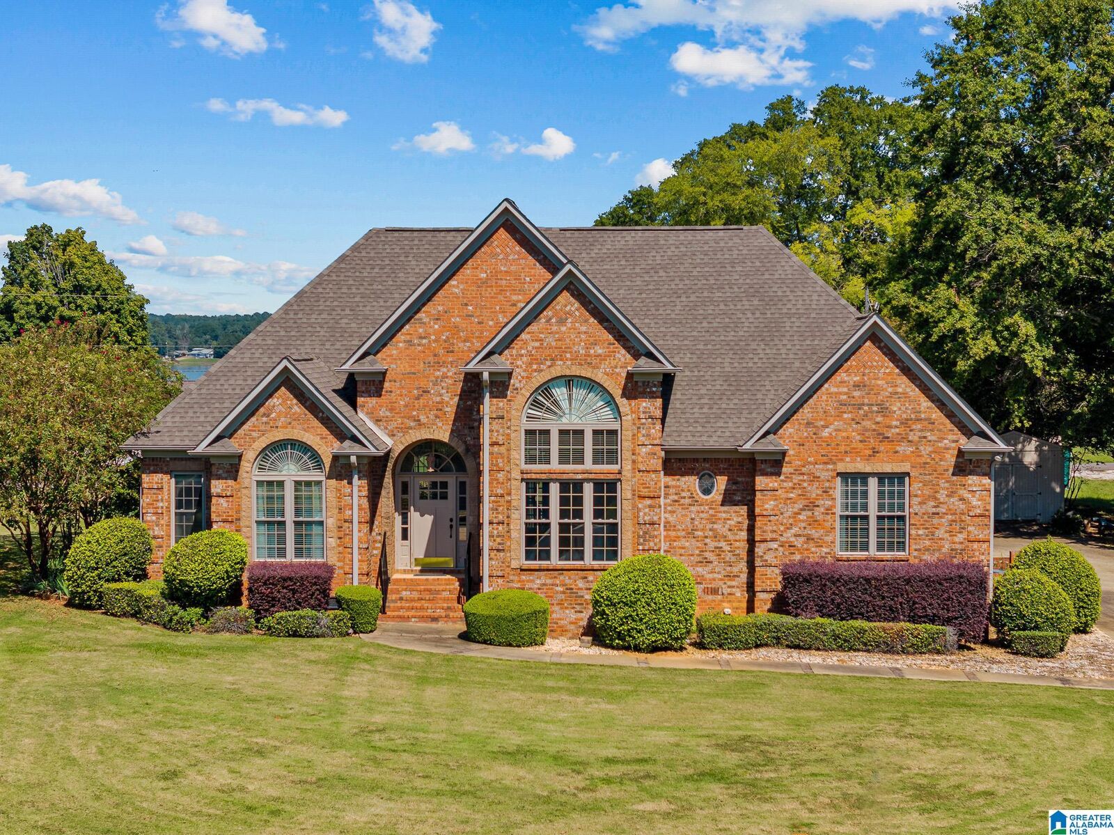 Property Photo:  219 Viewpoint Circle  AL 35128 