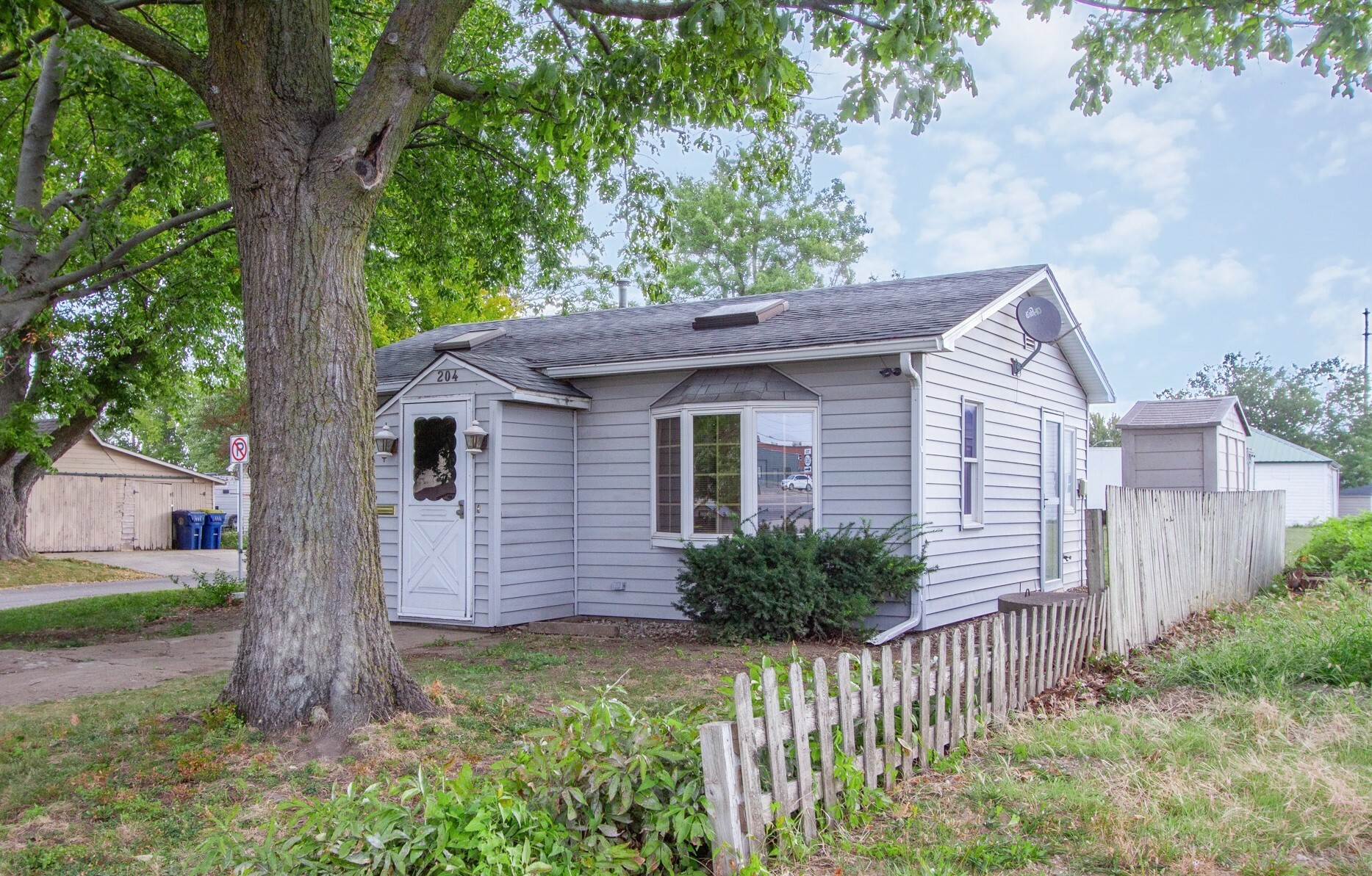 Property Photo:  204 E 3rd Street  IA 50219 