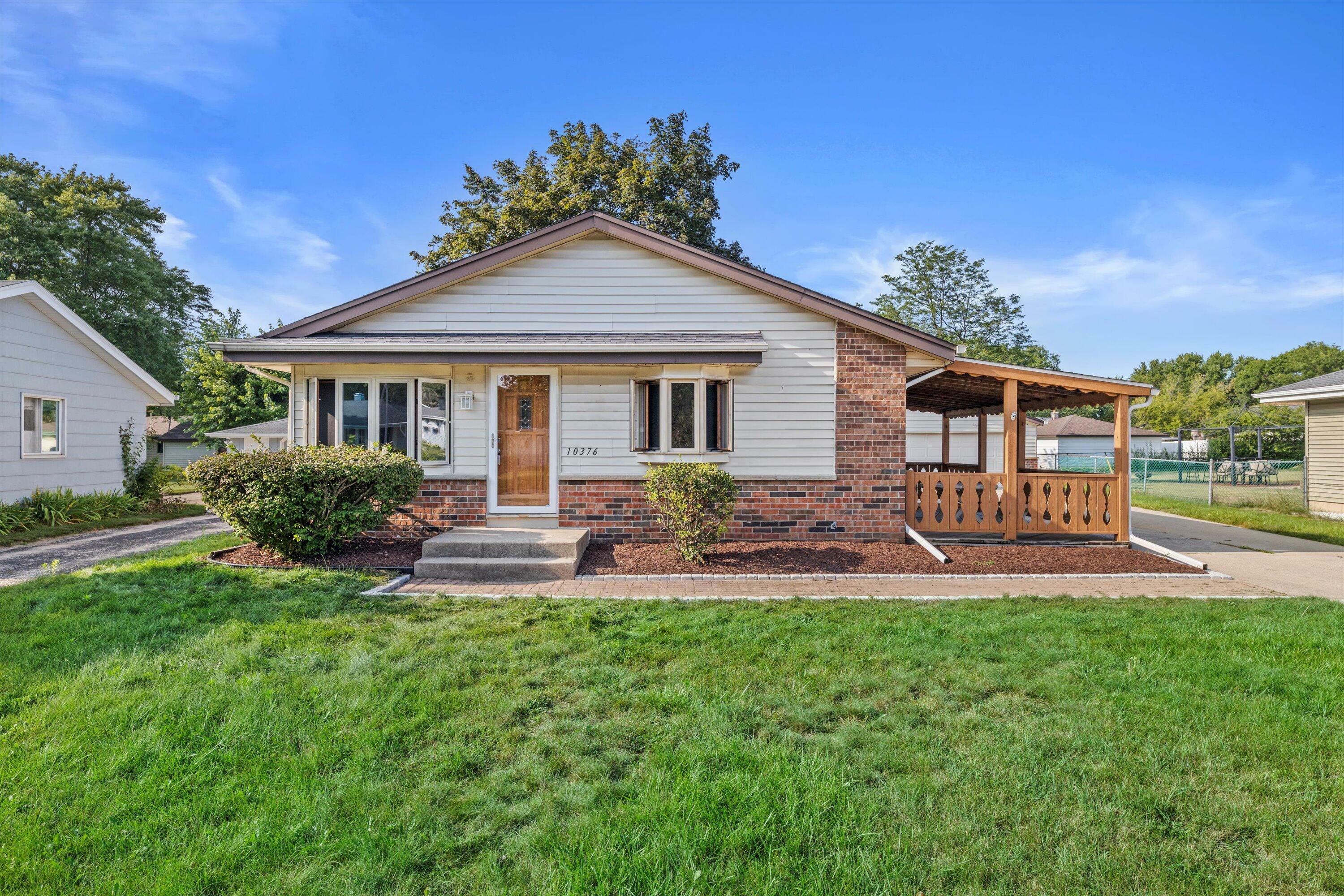 Property Photo:  10376 W Villa Ave  WI 53224 