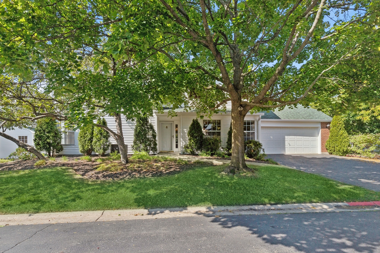 Property Photo:  136 Welwyn Street  IL 60044 