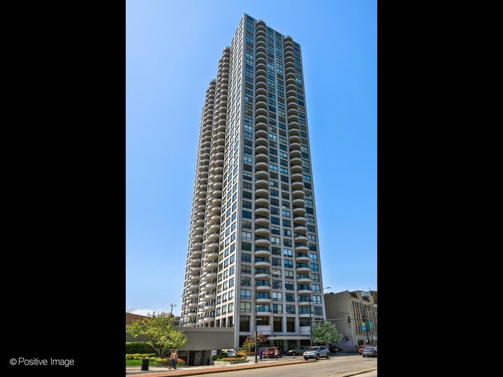 2020 N Lincoln Park West 10C  Chicago IL 60614 photo