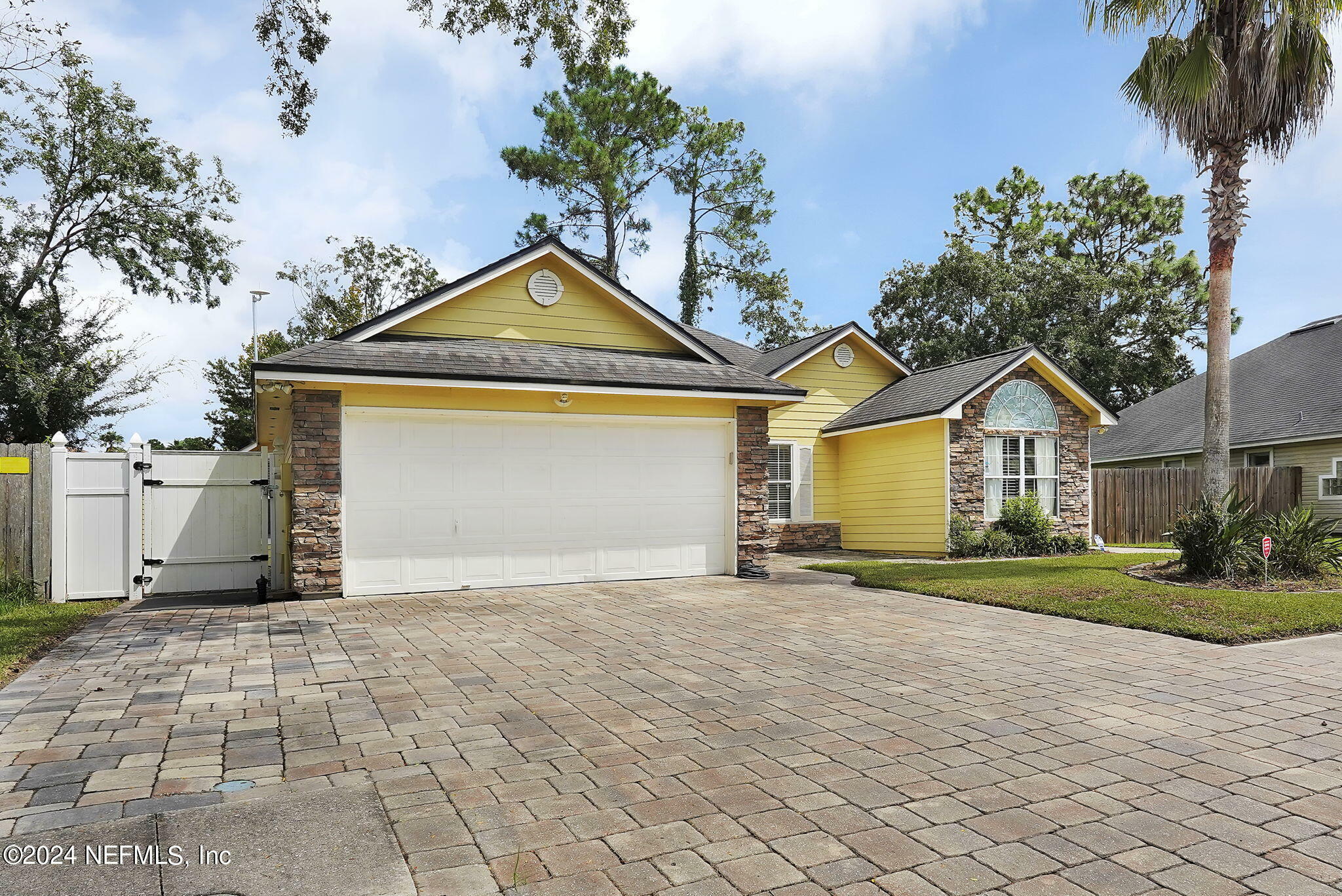 Property Photo:  8959 Bridge Creek Drive W  FL 32244 