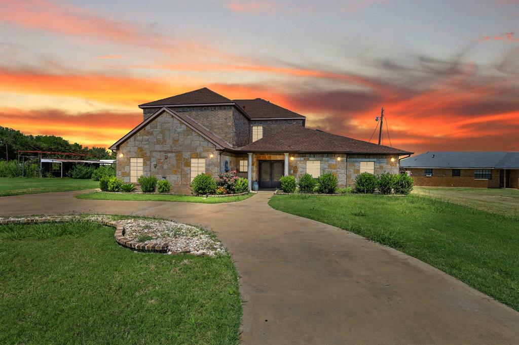 Property Photo:  3003 Russell Road  TX 76001 