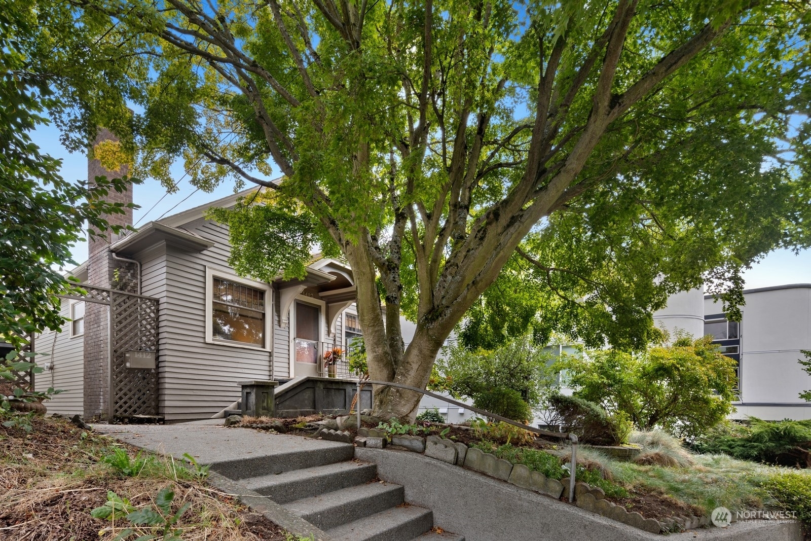 Property Photo:  1412 Taylor Avenue N  WA 98109 