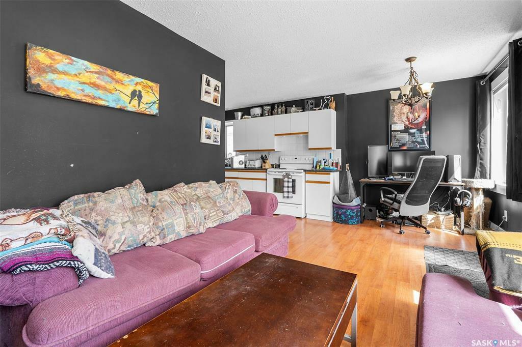 Property Photo:  1303 6th Avenue N  SK S7K 2T7 