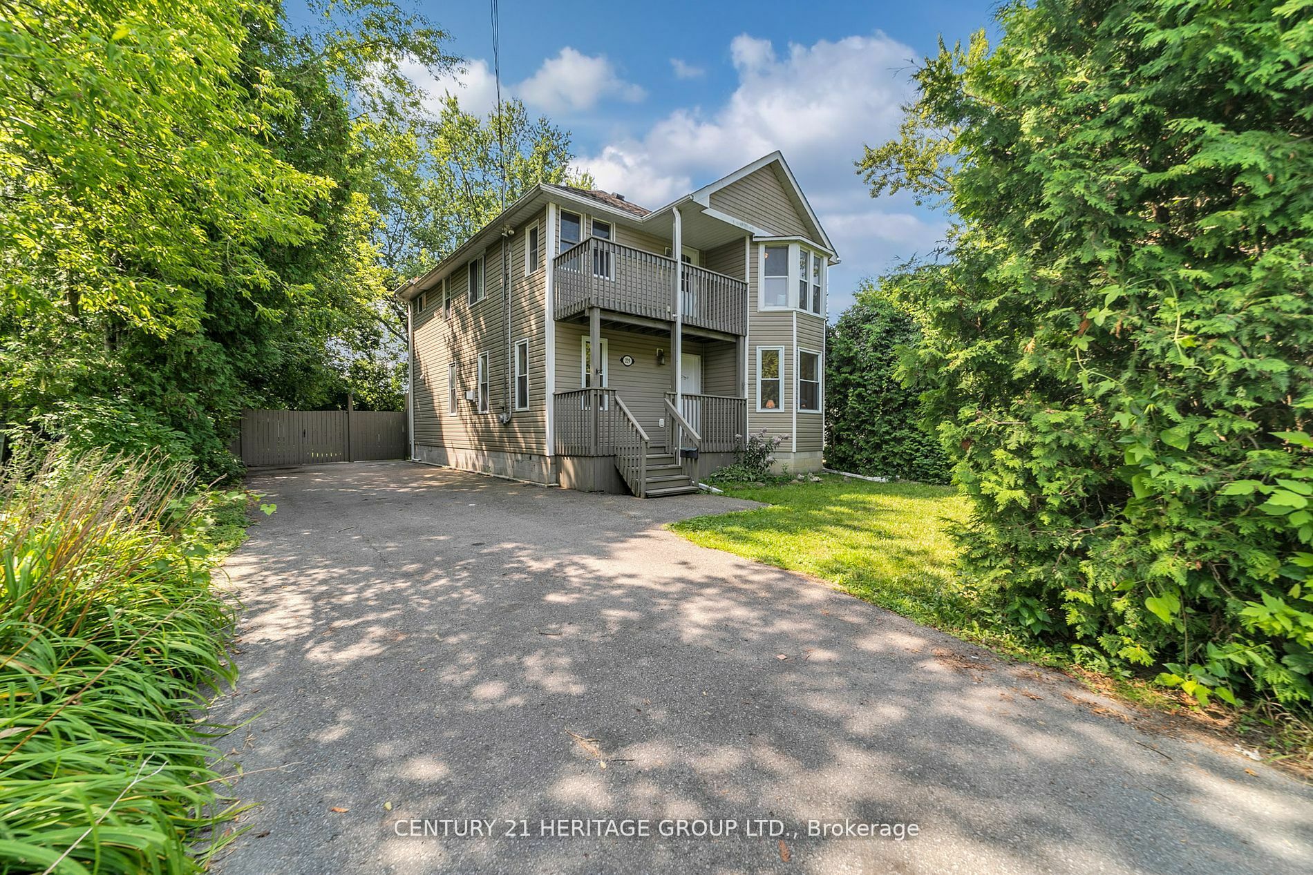 Photo de la propriété:  229 Bayview Ave  ON L4P 2T3 