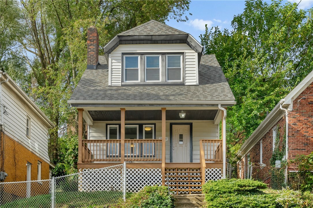 Property Photo:  2920 Glendale Ave  PA 15227 