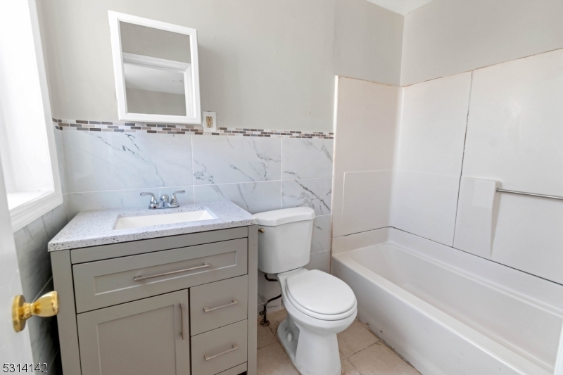 Property Photo:  84 2nd St 3  NJ 07206 