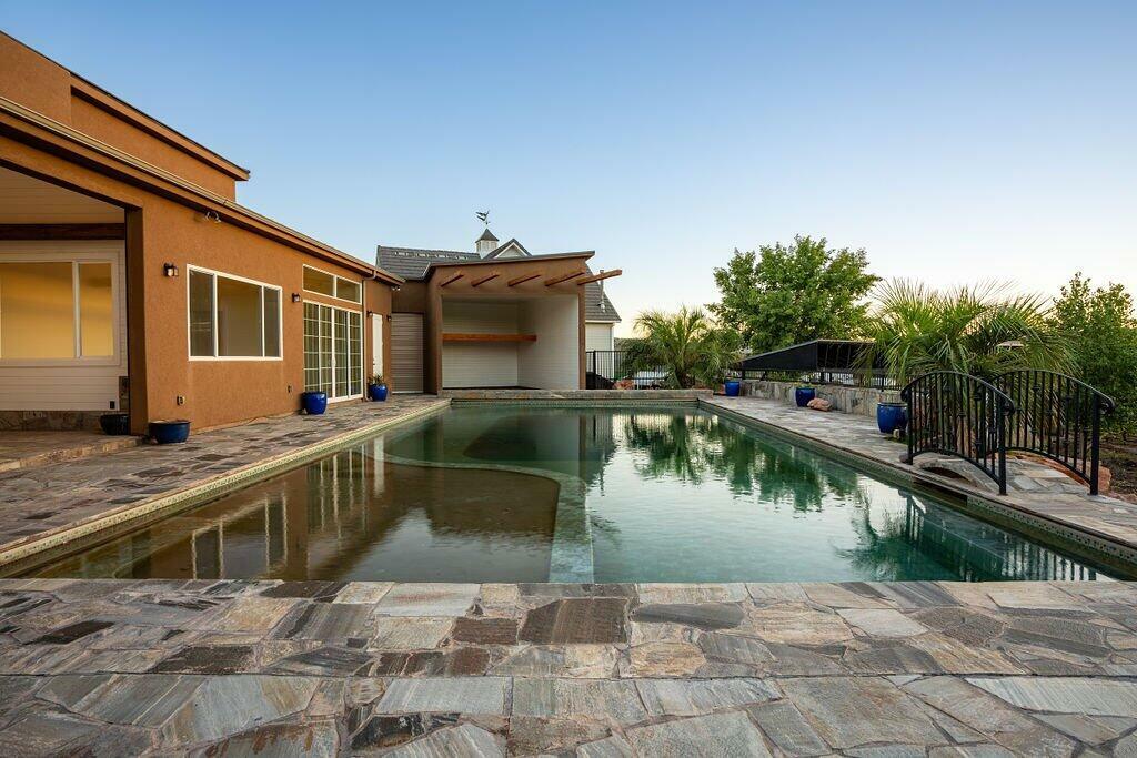 Property Photo: 1021 W Churrea St UT 84780