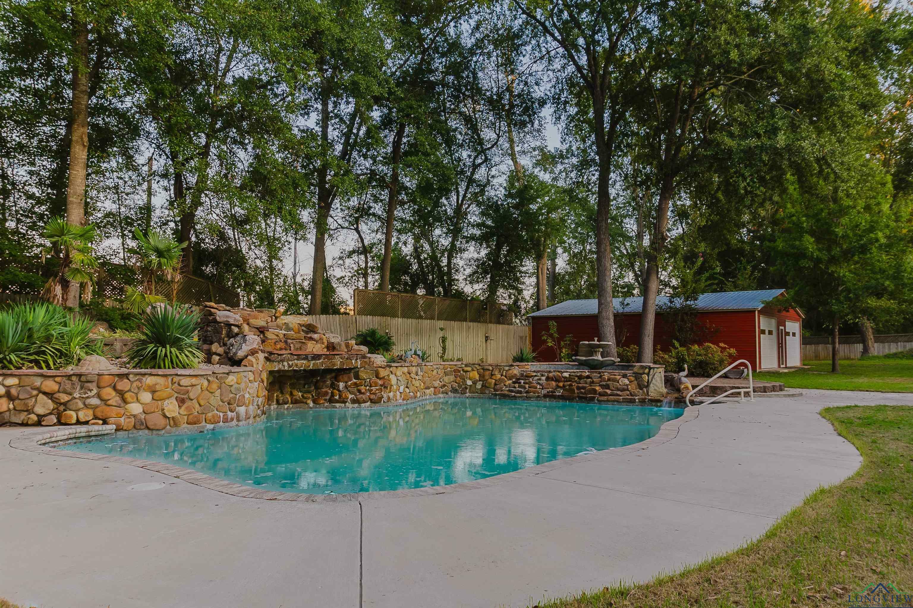 Property Photo:  160 Hollybrook  TX 75644 