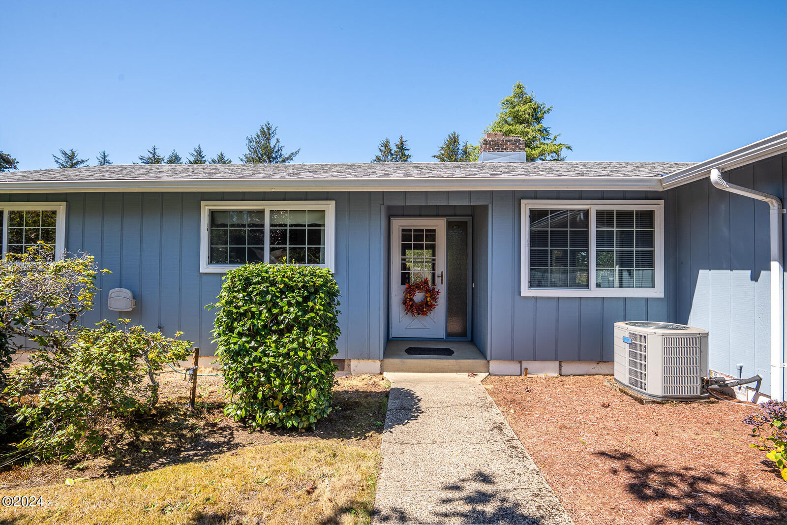 Property Photo:  551 NE 20th Place  OR 97365