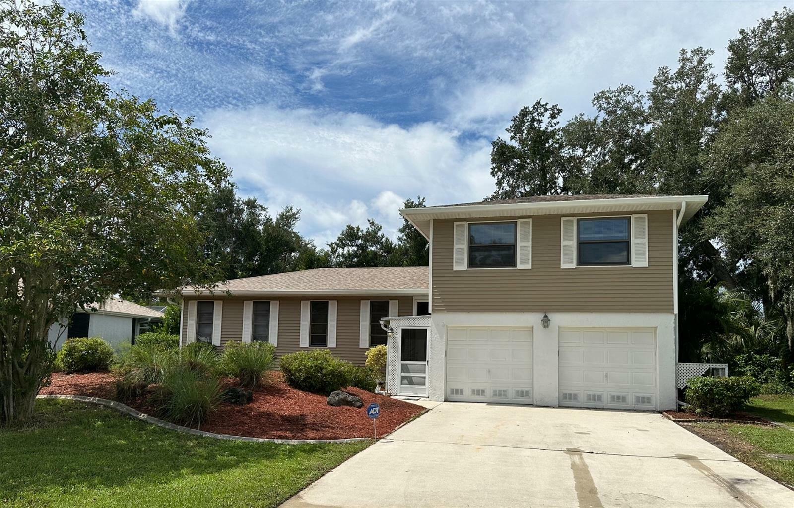 Property Photo:  1207 Presque Isle Drive  FL 33952 