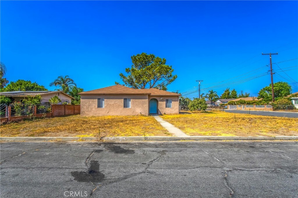 Property Photo:  15490 Pine Avenue  CA 92335 