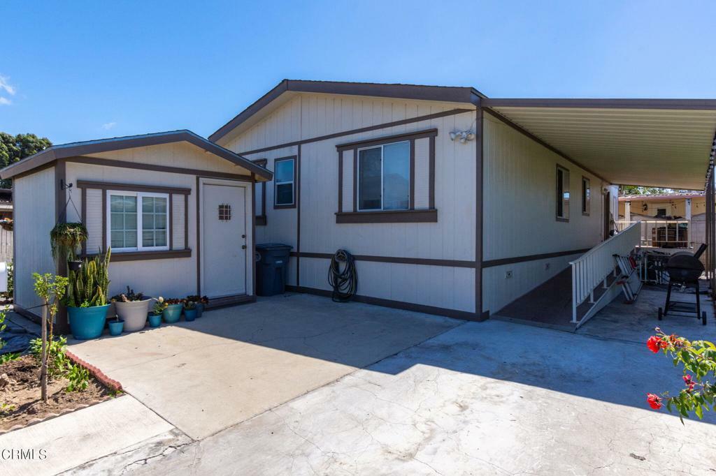 Property Photo:  1253 Pear Avenue  CA 93033 