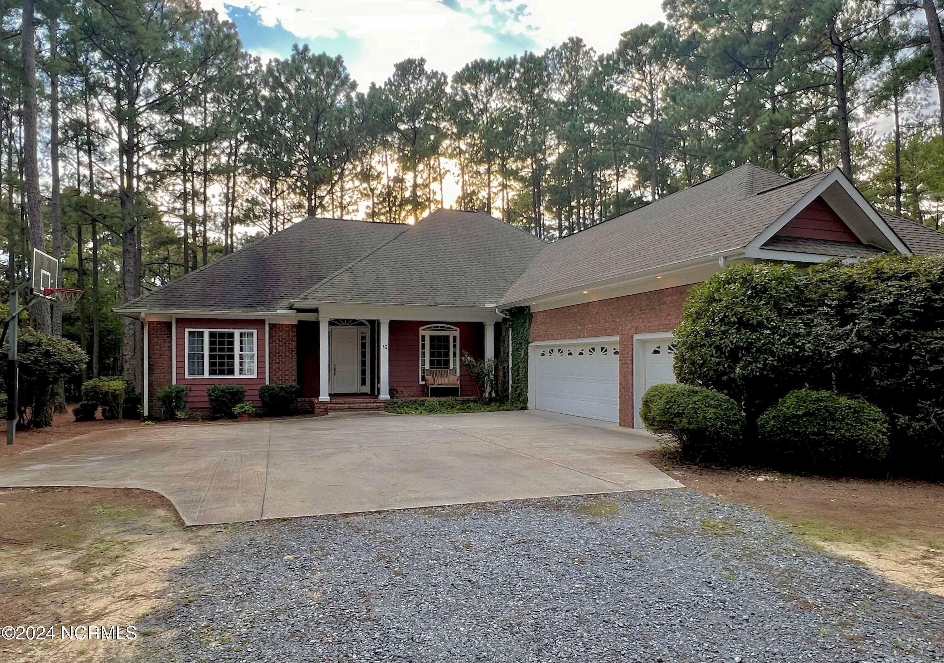 Property Photo: 16 Montrose Court NC 28374