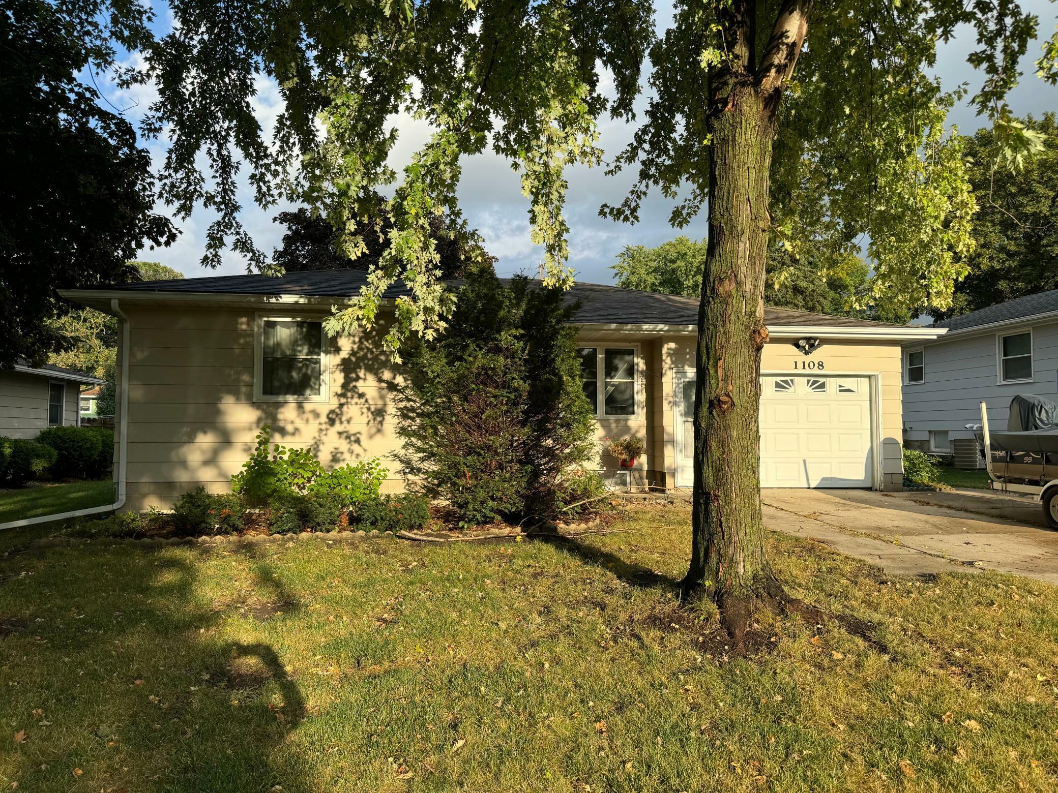 Property Photo:  1108 Valley Avenue  MN 56007 