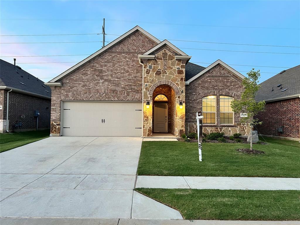 Property Photo:  2926 Moccasin Lane  TX 76227 