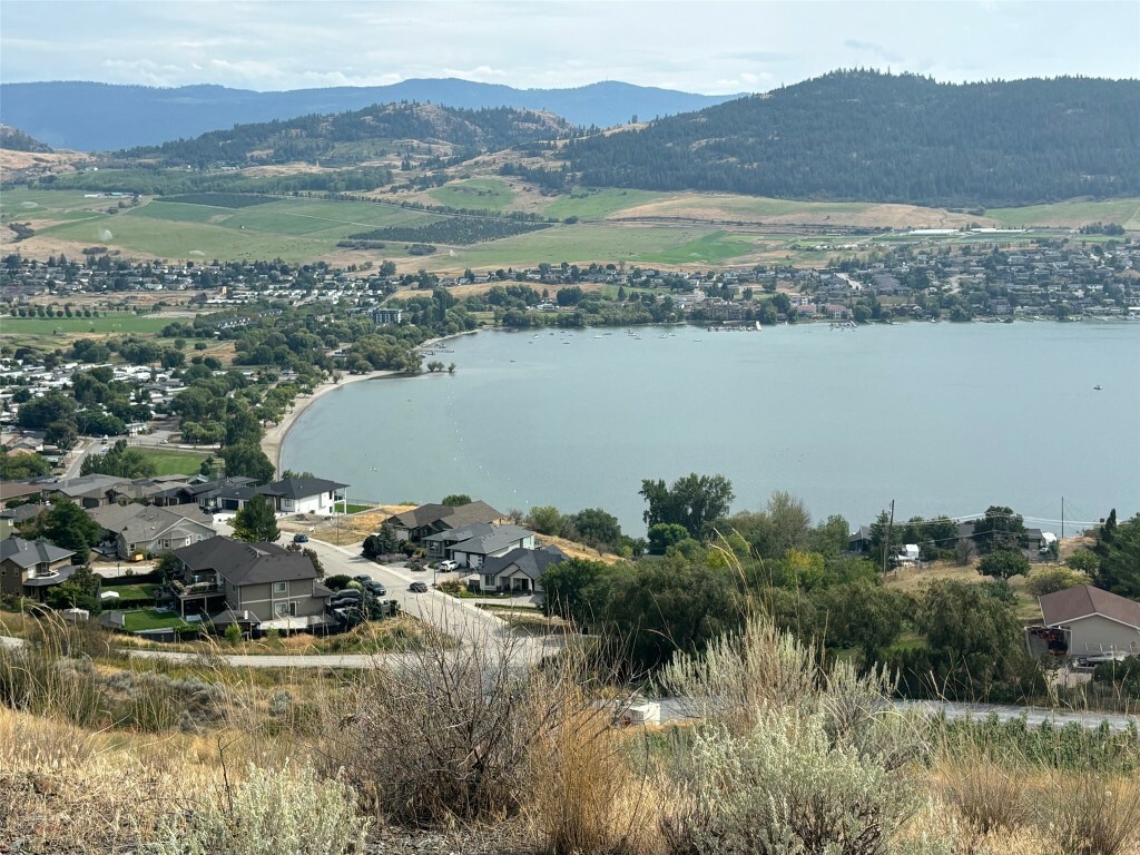 Photo de la propriété:  7708 Okanagan Hills Boulevard  BC V1H 1Z9 