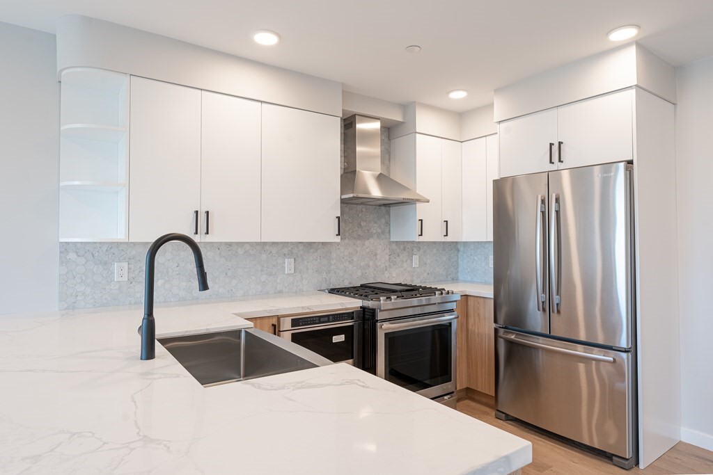 Property Photo: 457 W Broadway 503 MA 02127