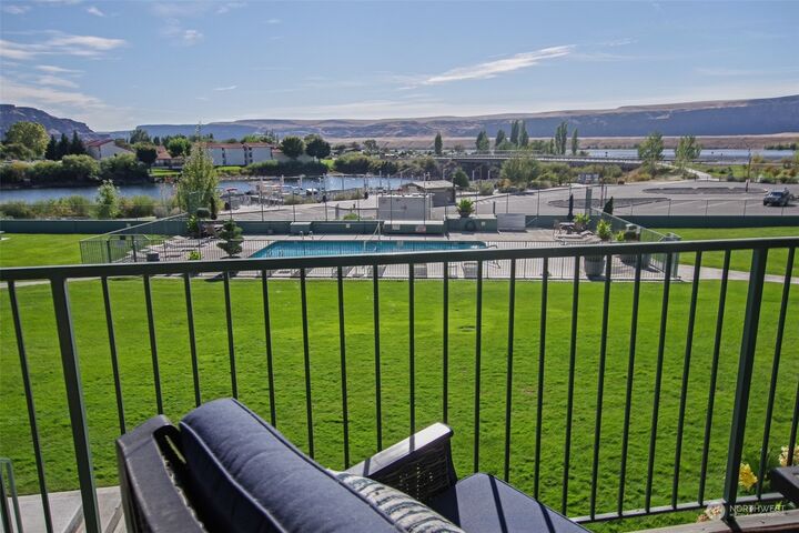 Property Photo:  8997 Crescent Bar Road 226  WA 98848 