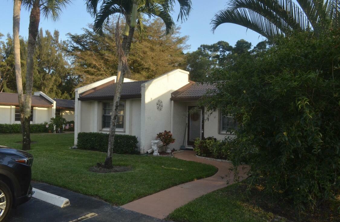 Property Photo:  132 Lake Olive Drive 132  FL 33411 