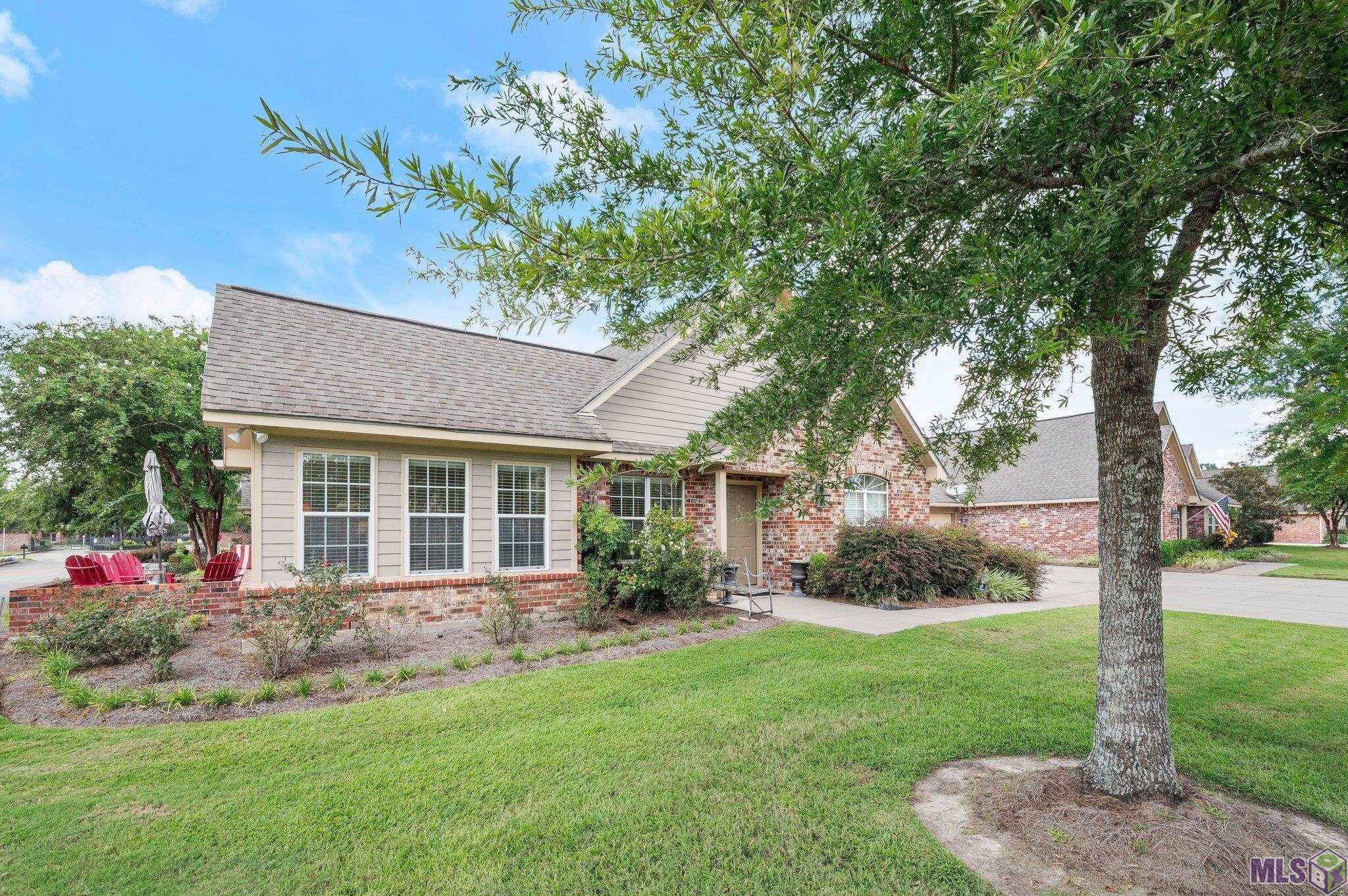 Property Photo: 7111 Village Charmant #69 LA 70809