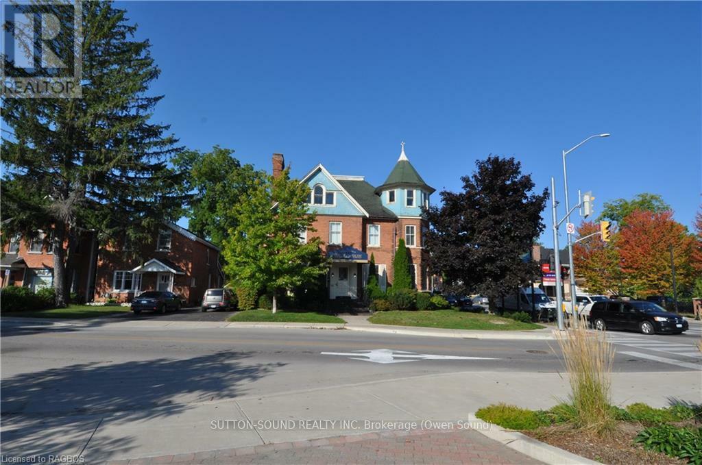 Property Photo:  1000 1st Avenue West  ON N4K 4K5 