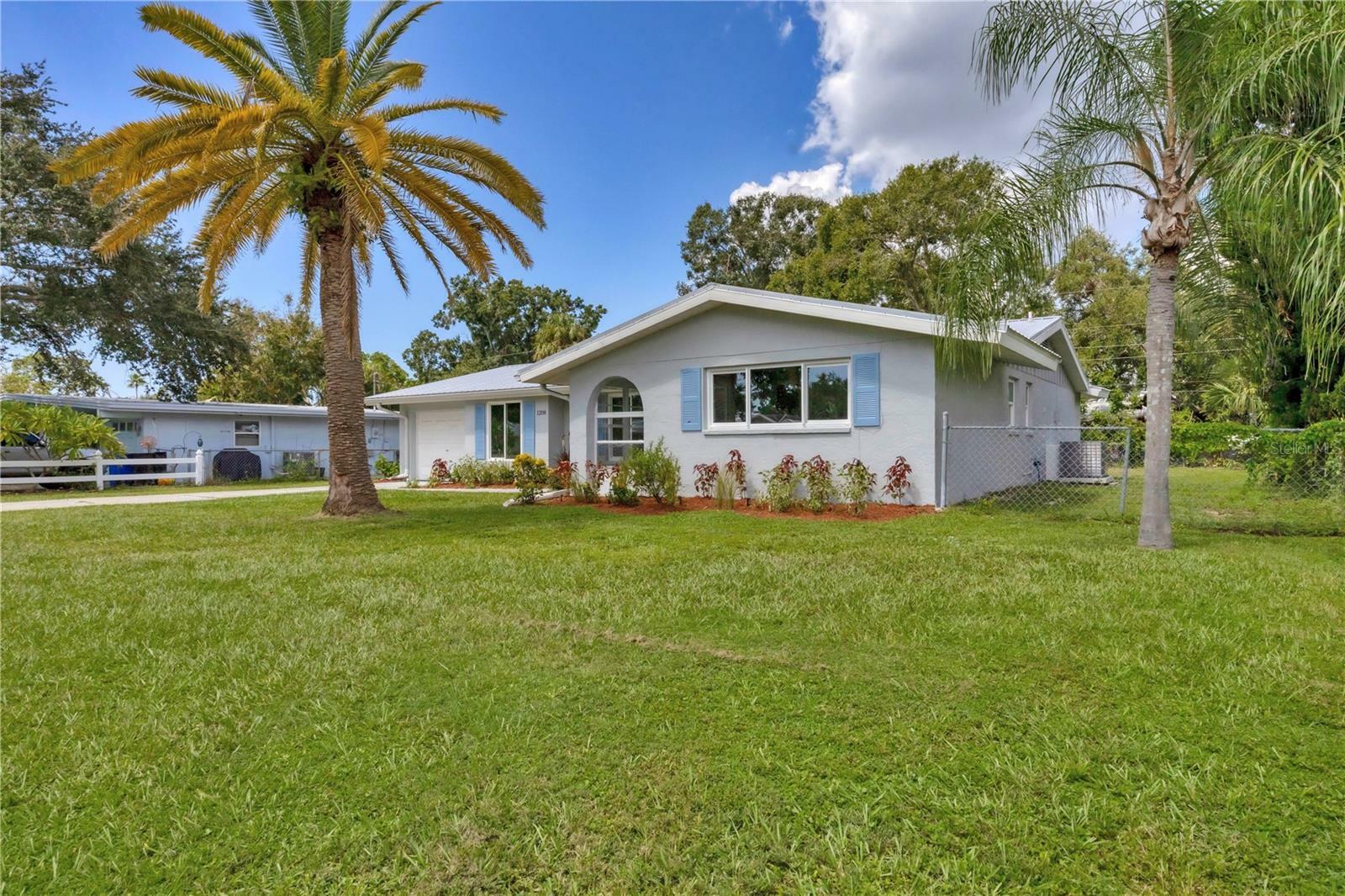 Property Photo:  1208 Laurel Avenue  FL 34285 