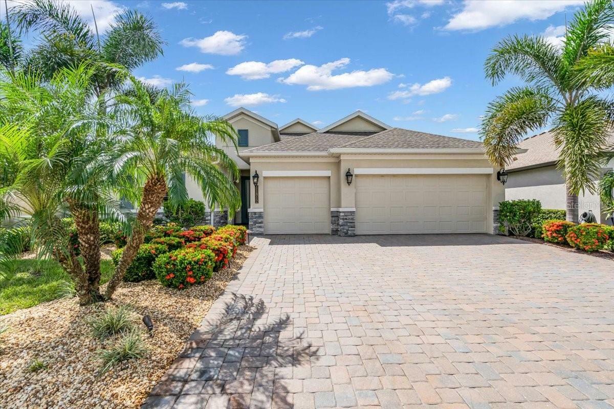 Property Photo:  11812 Goldenrod Avenue  FL 34212 