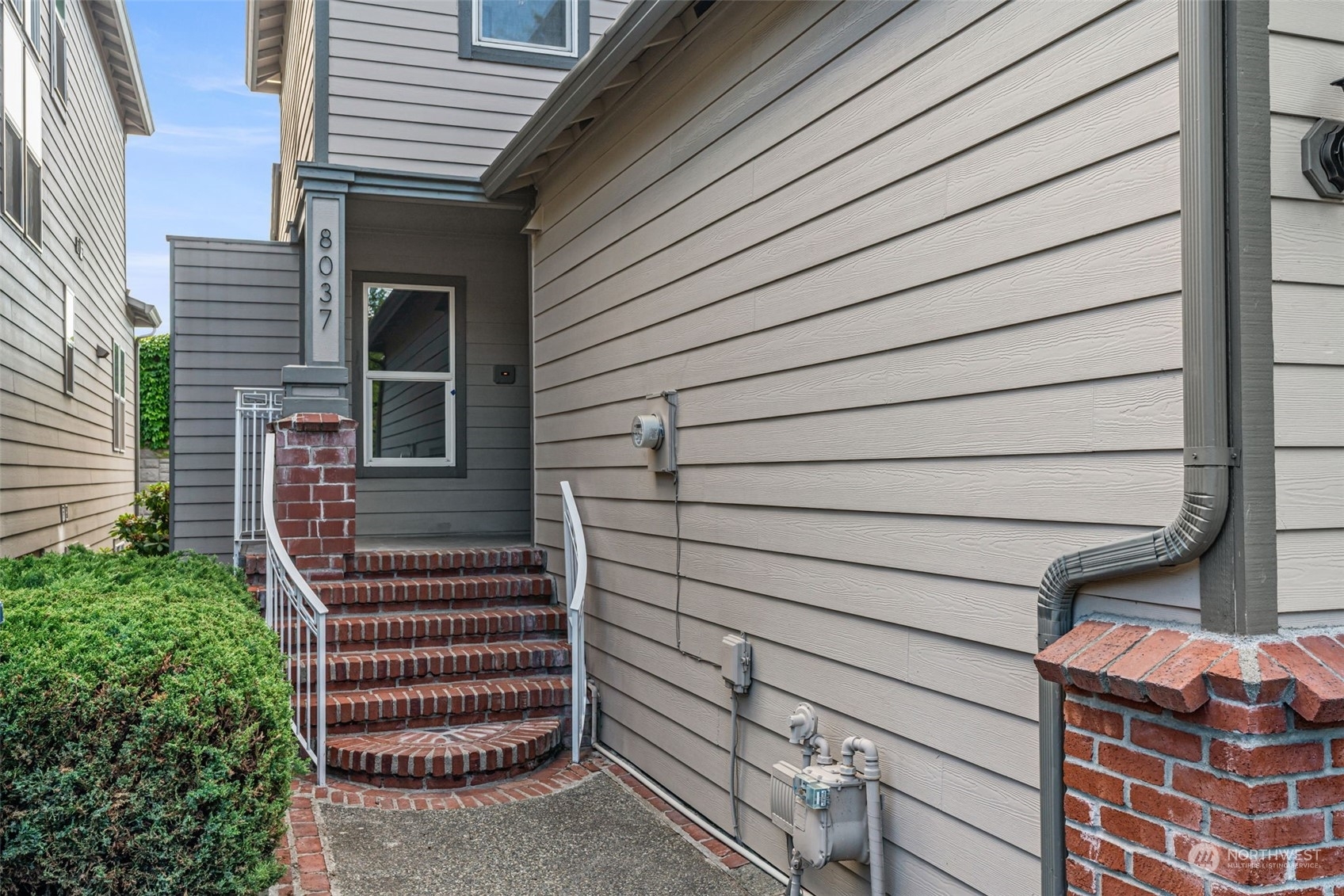 Property Photo:  8037 118th Avenue NE  WA 98033 