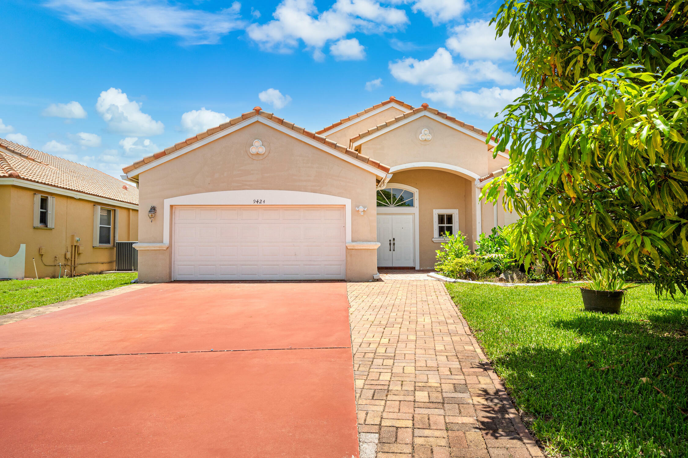 Property Photo: 9424 Lago Drive FL 33472