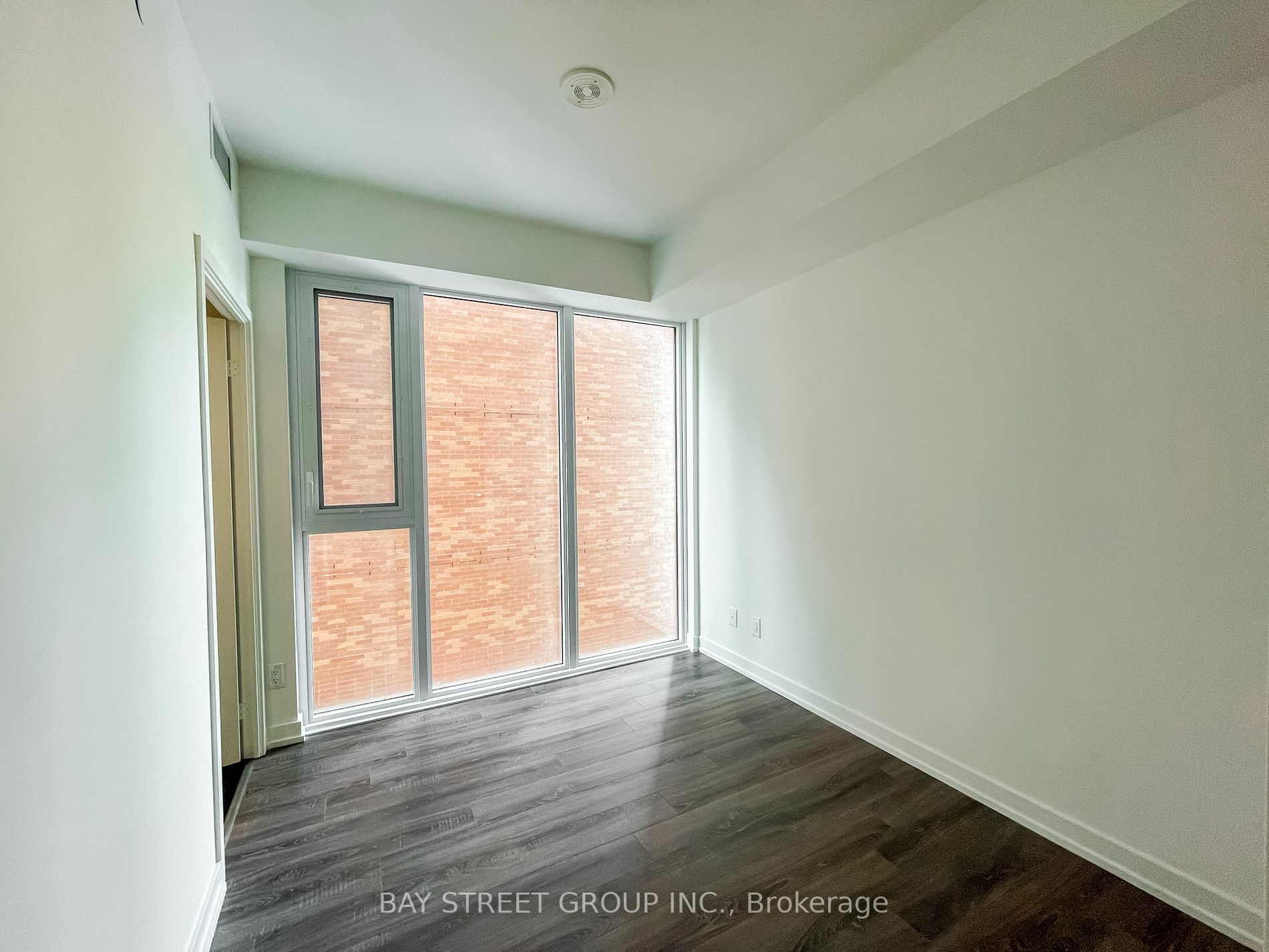 Property Photo:  20 Edward St 816  ON M5G 0C5 