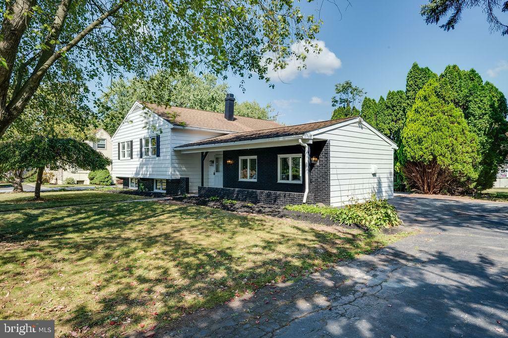 Property Photo:  739 Fernwood Drive  PA 19518 