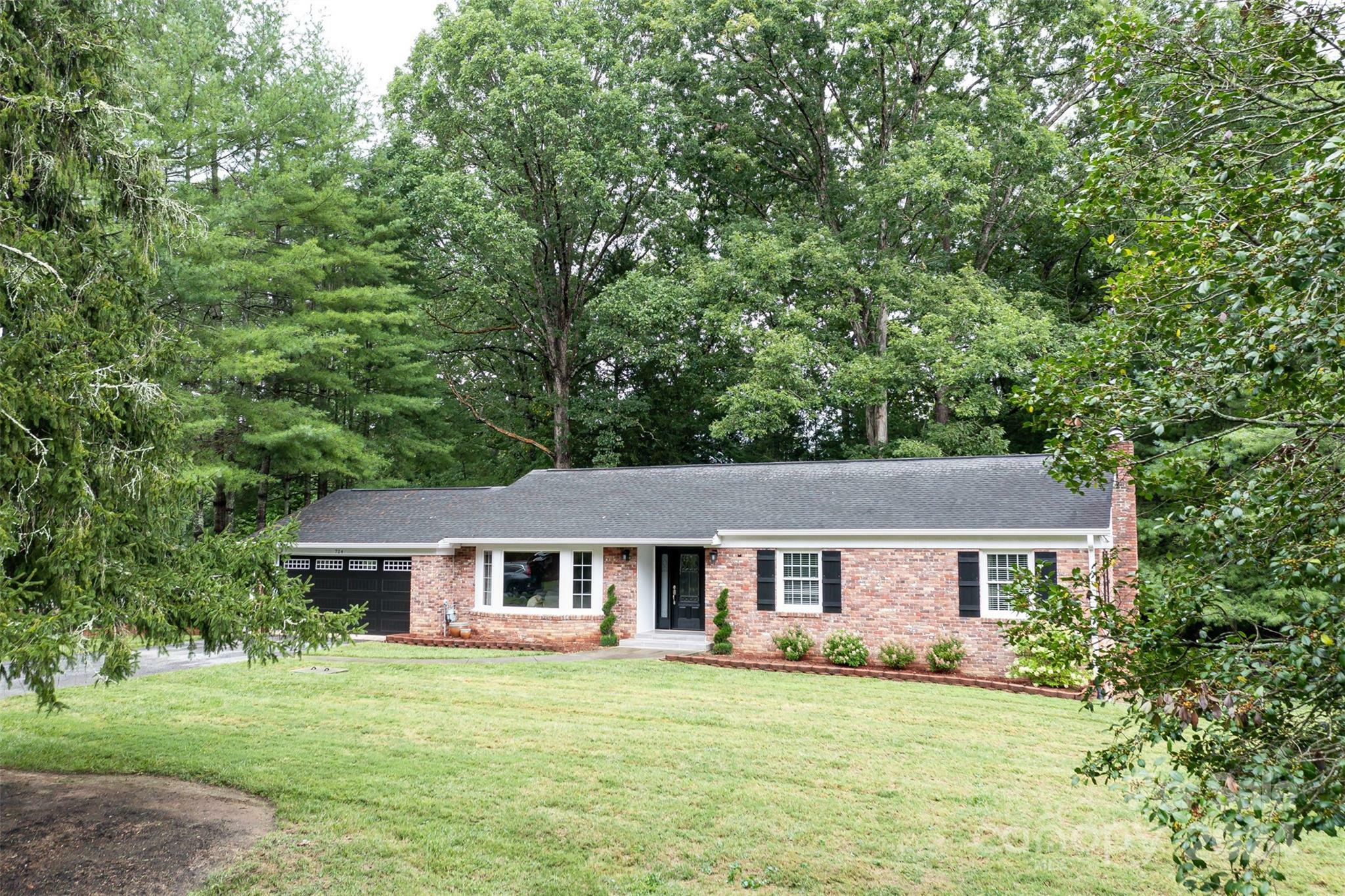 724 Maybank Drive  Hendersonville NC 28739 photo