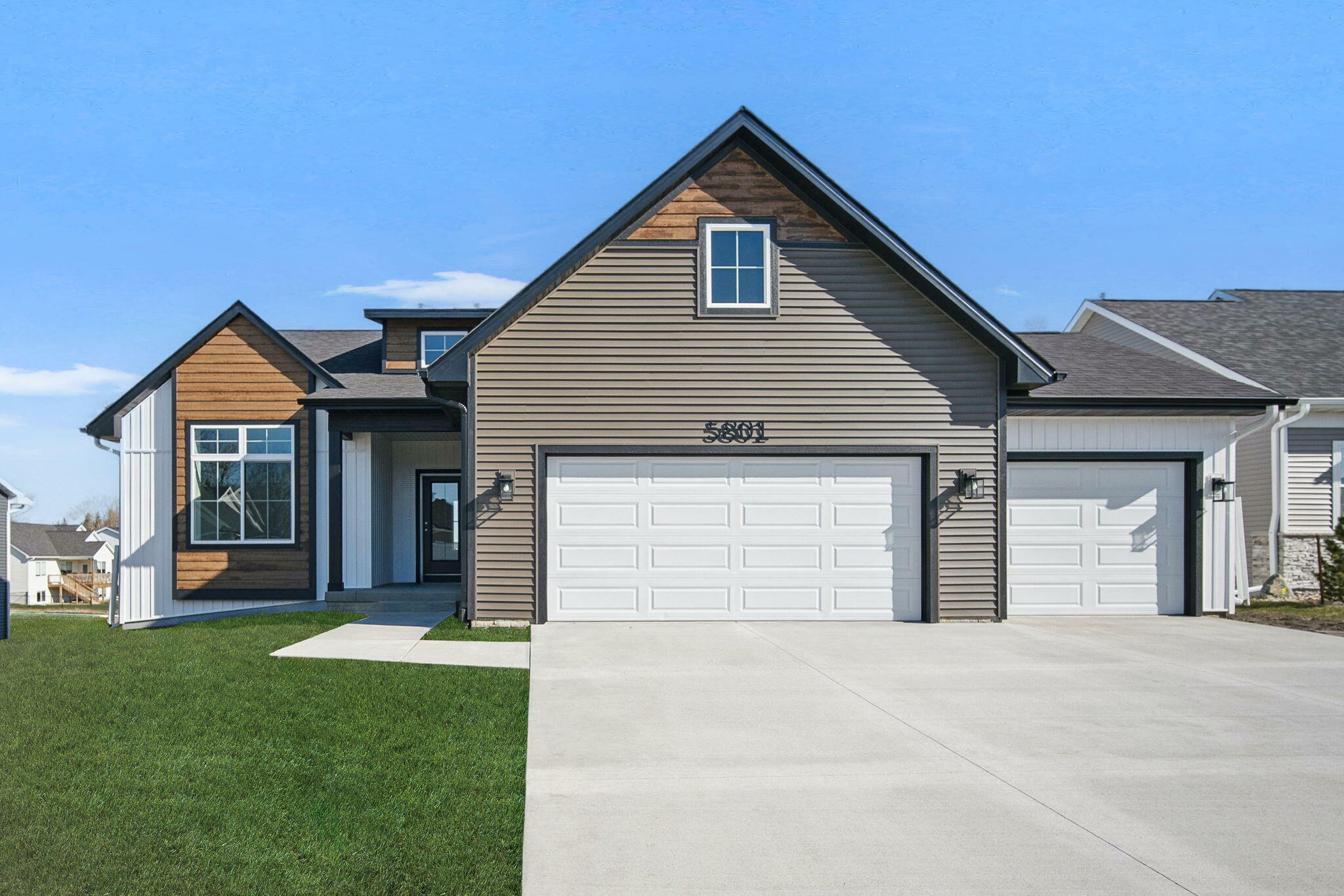 Property Photo: 5801 Allerton Drive IA 50014
