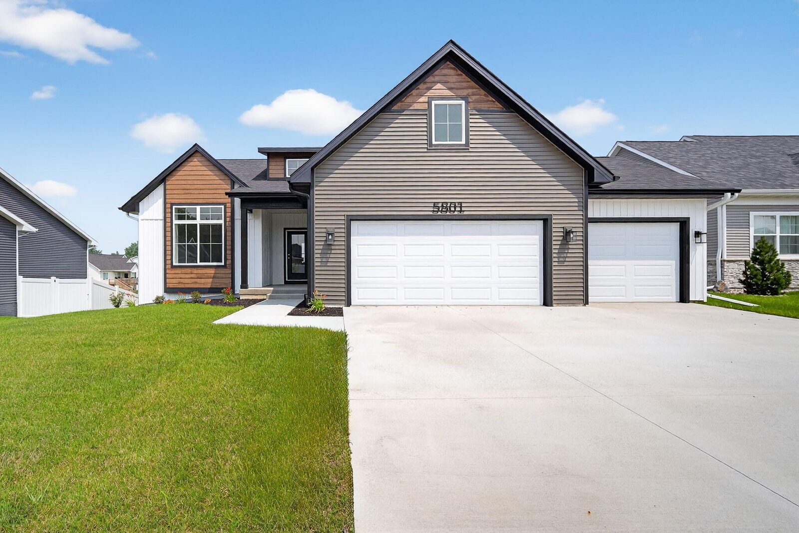Property Photo:  5801 Allerton Drive  IA 50014 